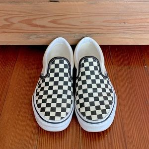 Kids Vans Asher slip ons😍